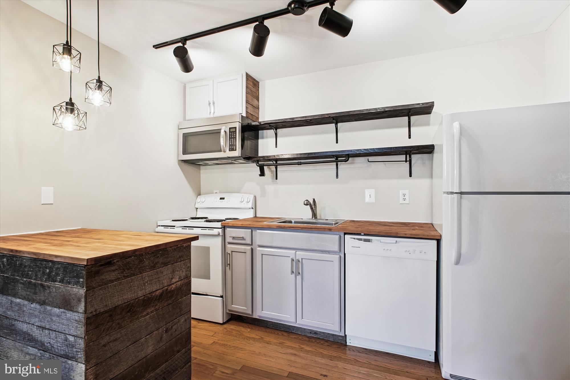 1706 Dewitt Avenue, Unit A Alexandria, VA 22301 - Photo 10 of 90 Kitchen