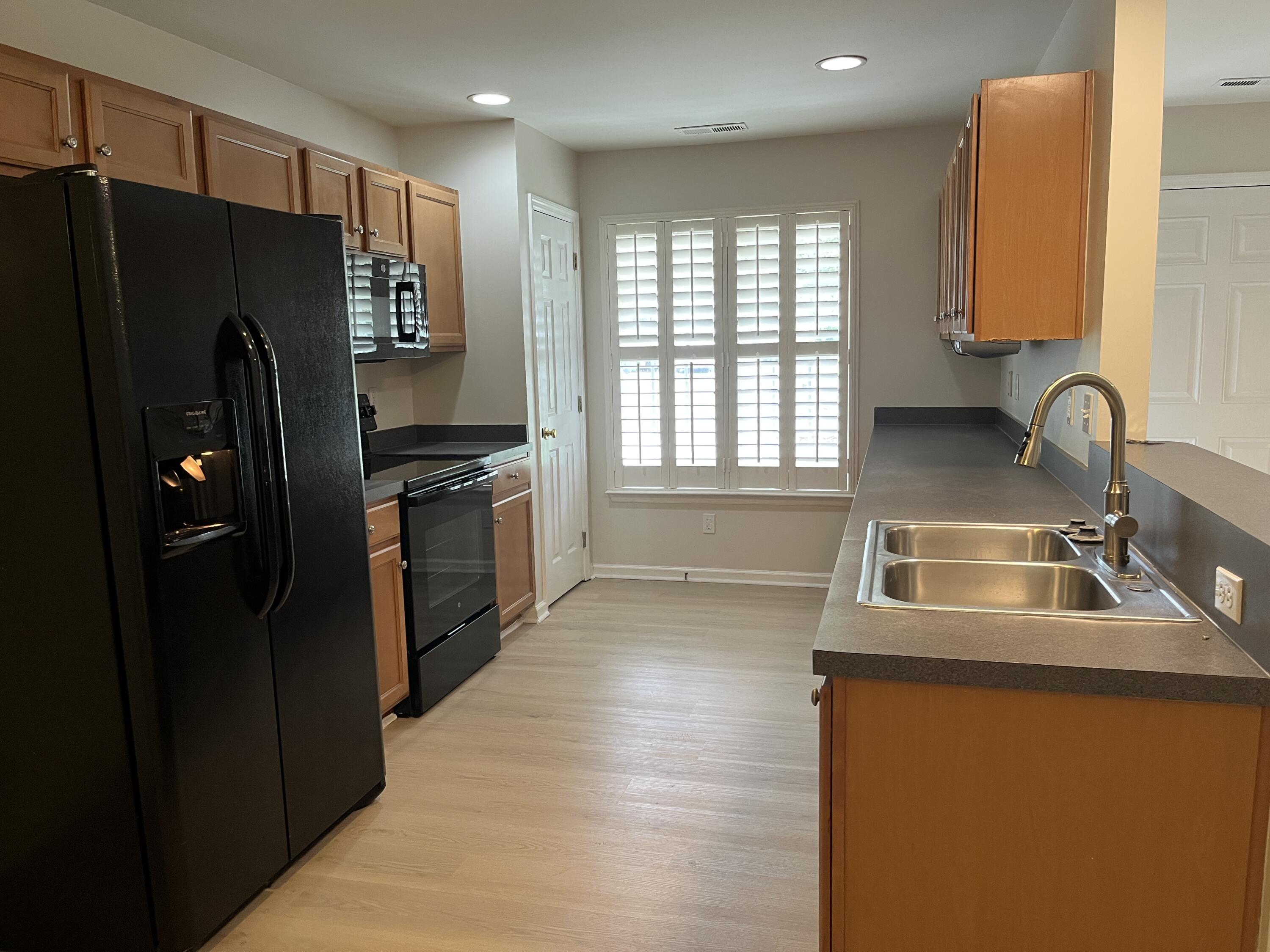 4840 Oak Leaf Road Summerville, SC 29485 - Photo 18 of 38 Sunny Kitchen