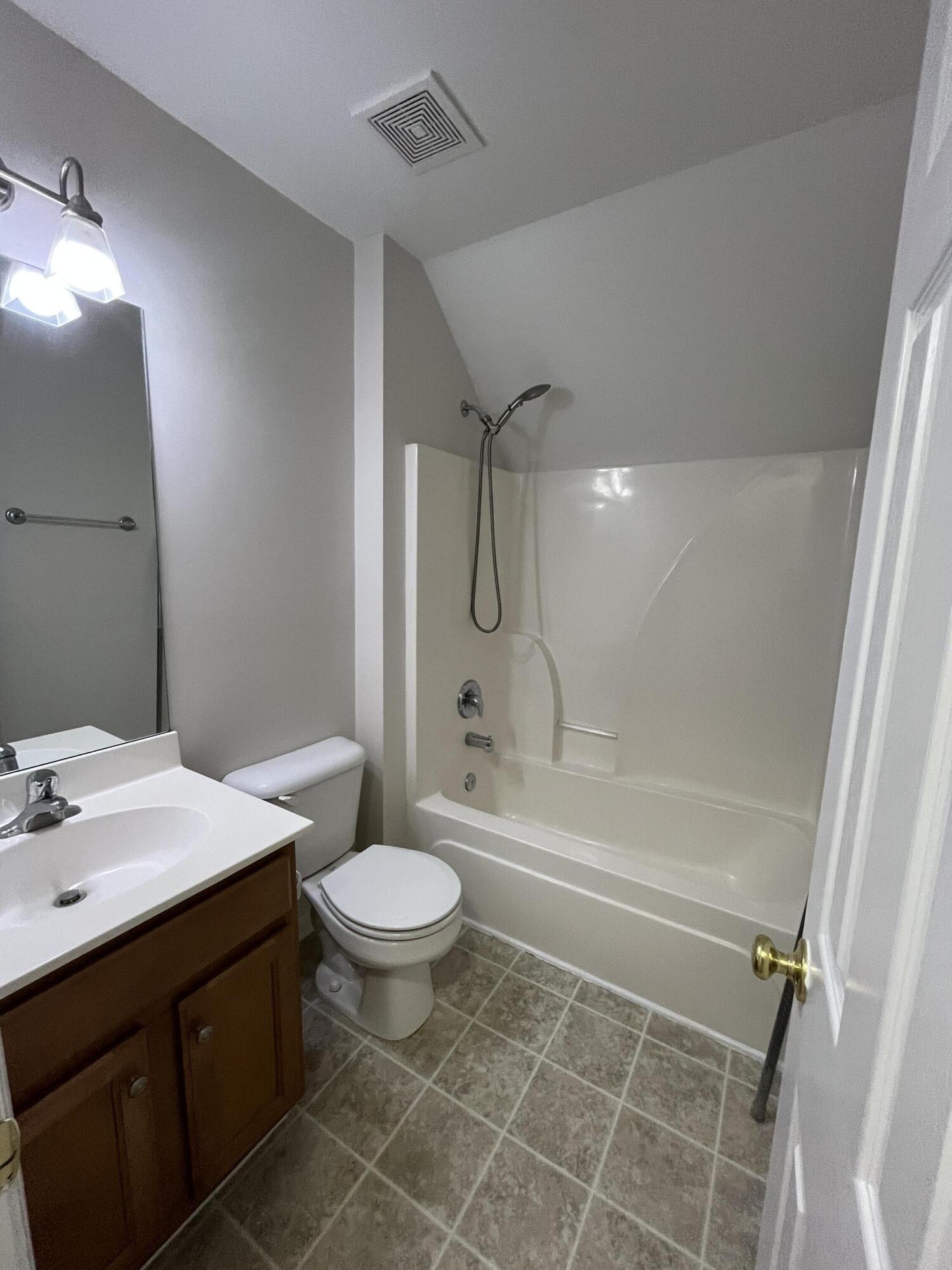 4840 Oak Leaf Road Summerville, SC 29485 - Photo 25 of 38 Full bath upstairs