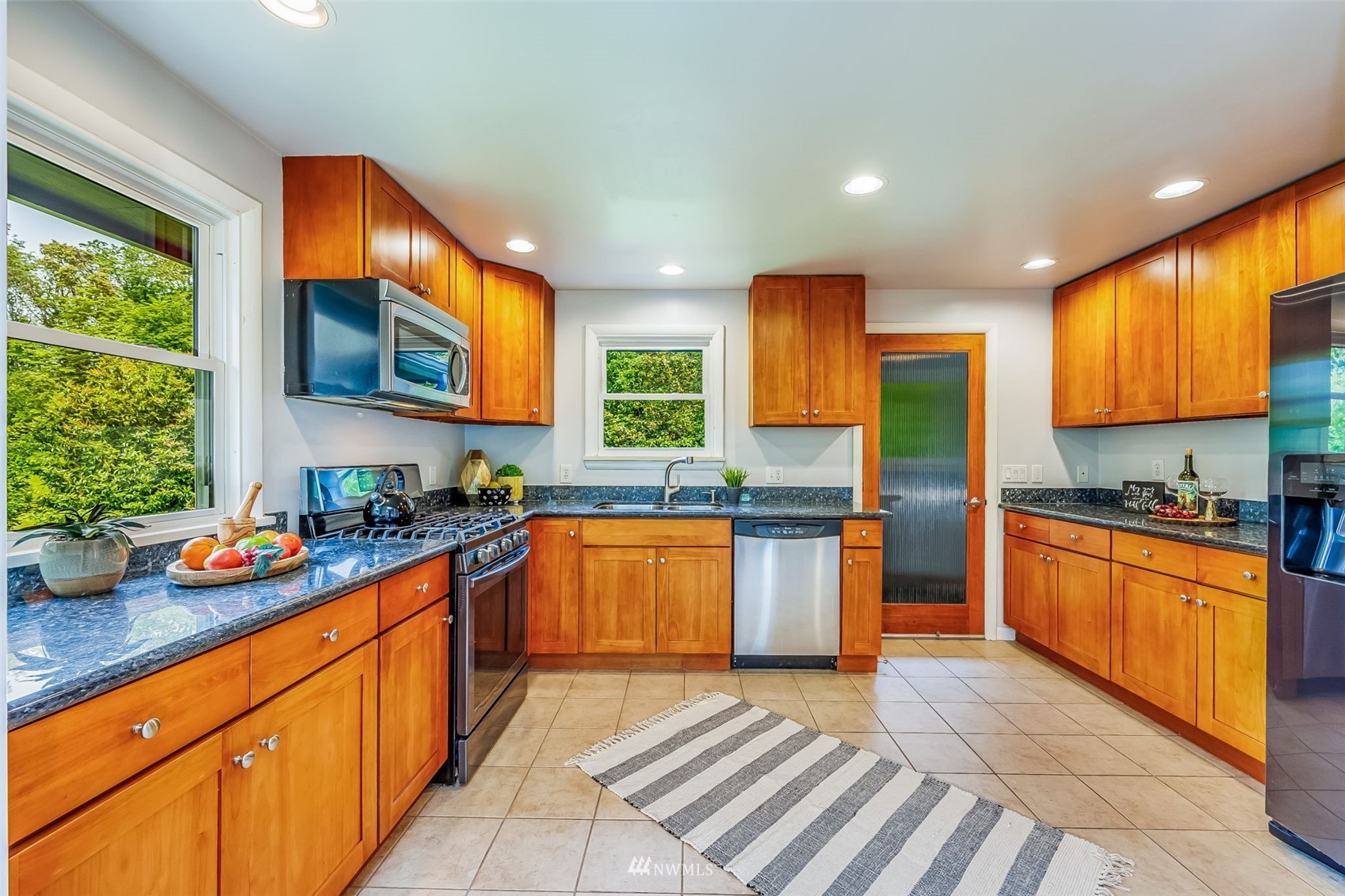 5138 South Ruggles Street Seattle, WA 98178 - Photo 7 of 40 Gallery Image 7