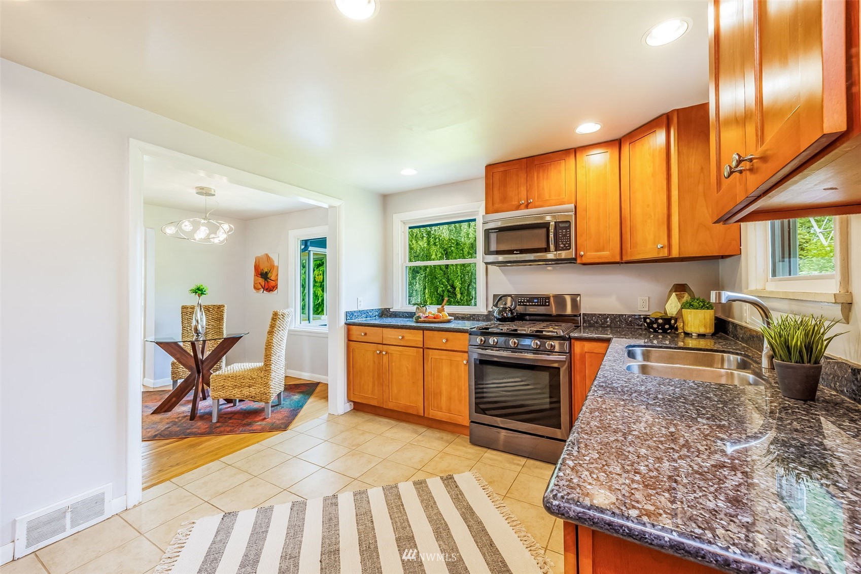5138 South Ruggles Street Seattle, WA 98178 - Photo 10 of 40 Gallery Image 10