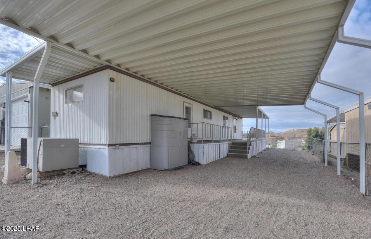 10186 Harbor View Road Parker, AZ 85344 - Photo 2 of 16 a view of a garage room