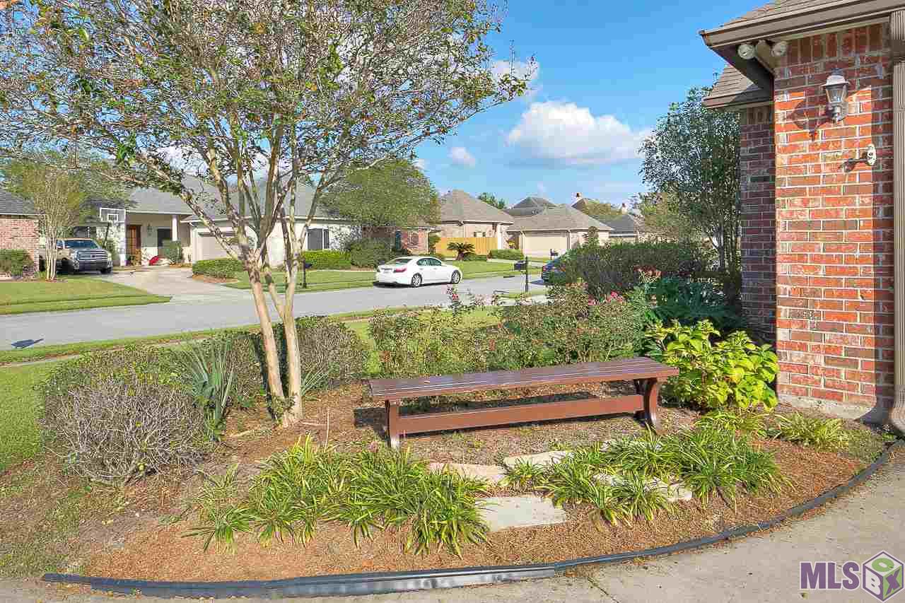 10552 Oakley Trace Drive Baton Rouge, LA 70809 - Photo 2 of 27