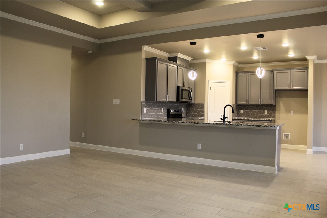 3824 Keller Road Temple, TX 76504 - Photo 5 of 22 a view of large mirror and cabinets