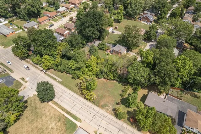 $175,000 | 7765 Weston Place, St. Louis, MO 63117