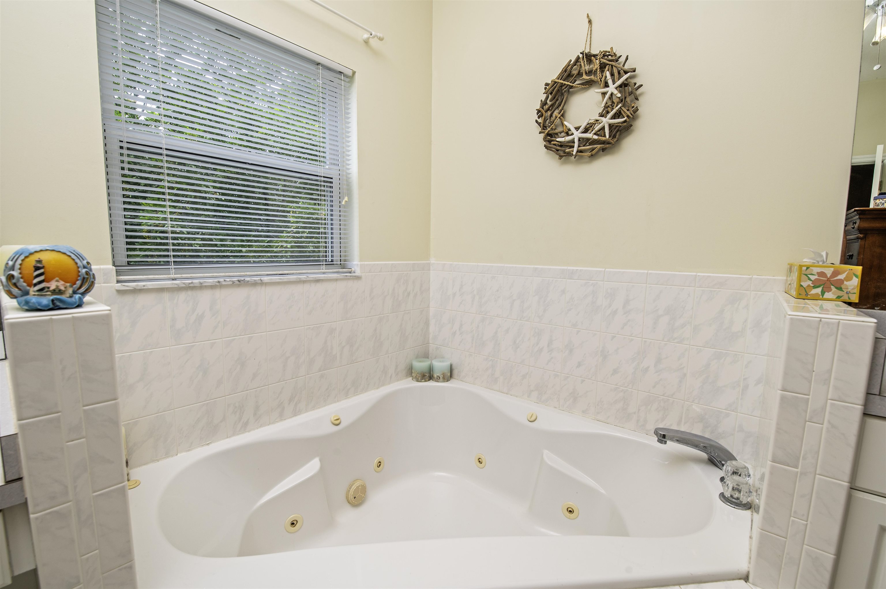 253 Treasure Beach Road St. Augustine, FL 32080 - Photo 28 of 52 a white bath tub sitting next to a window