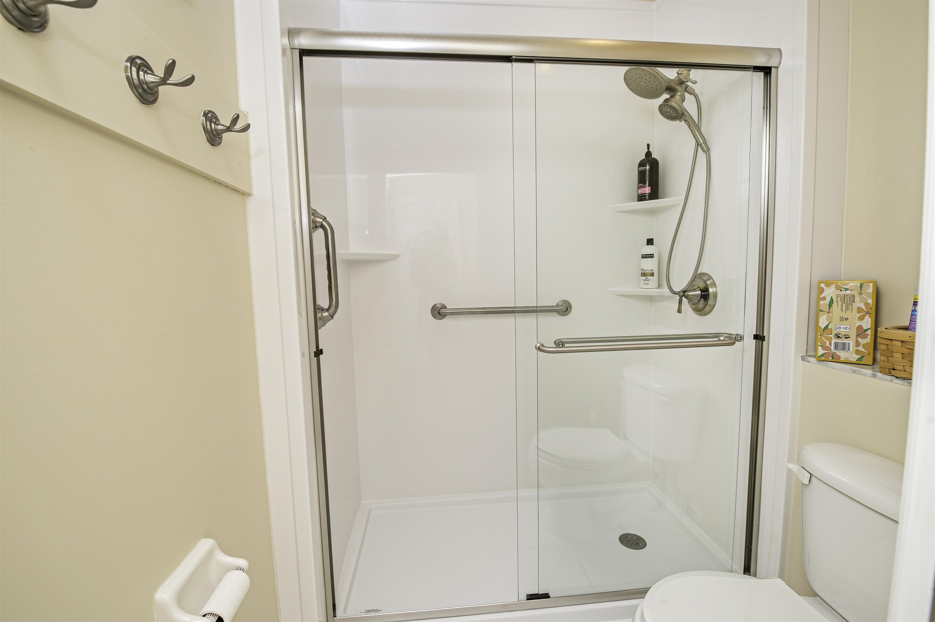253 Treasure Beach Road St. Augustine, FL 32080 - Photo 38 of 52 a bathroom with a shower and a toilet