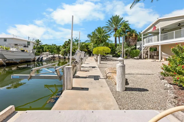 a view of outdoor space yard and porch