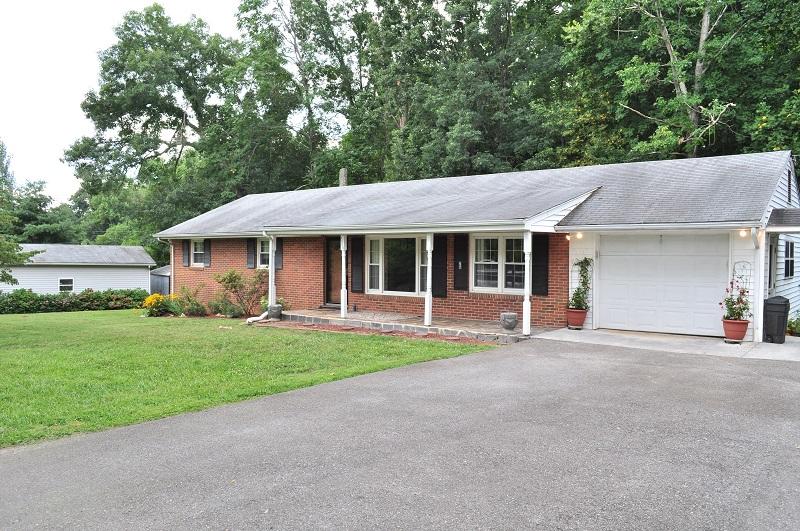 806 Lee Road Salem, VA 24153 - Photo 1 of 24 Front