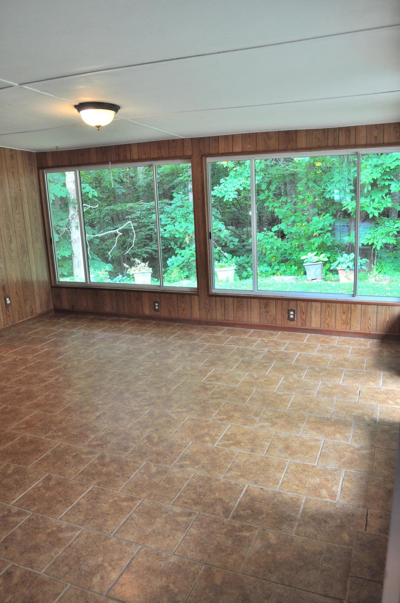 806 Lee Road Salem, VA 24153 - Photo 22 of 24 Sunroom