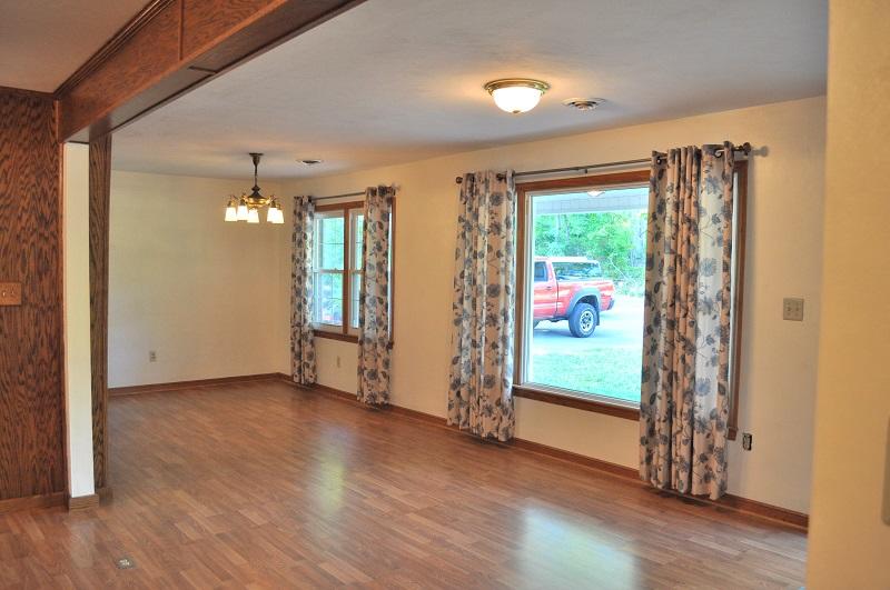 806 Lee Road Salem, VA 24153 - Photo 4 of 24 living room