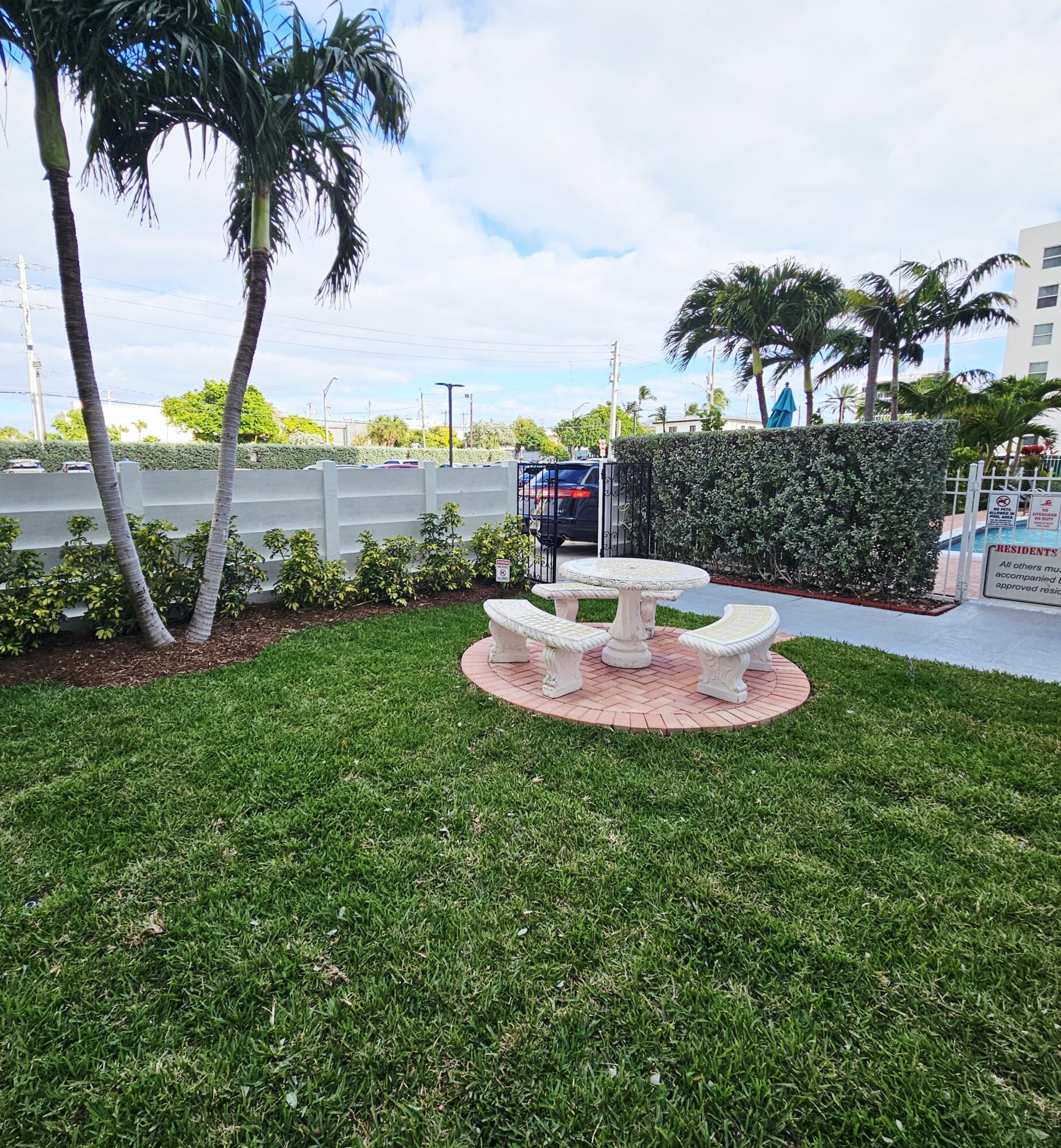 200 South Birch Road, Unit 208 Fort Lauderdale, FL 33316 - Photo 4 of 22 a view of a backyard with plants and patio