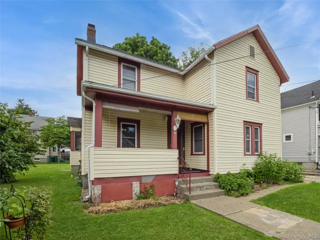 a view of a house with a yard