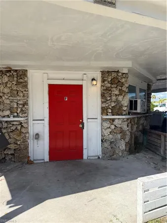 $1,100 | 1189 North Tamiami Trail, Unit F, North Fort Myers, FL 33903