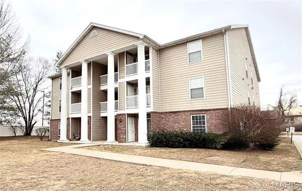 $99,000 | 660 Materdie Lane, Unit 203, Florissant, MO 63031