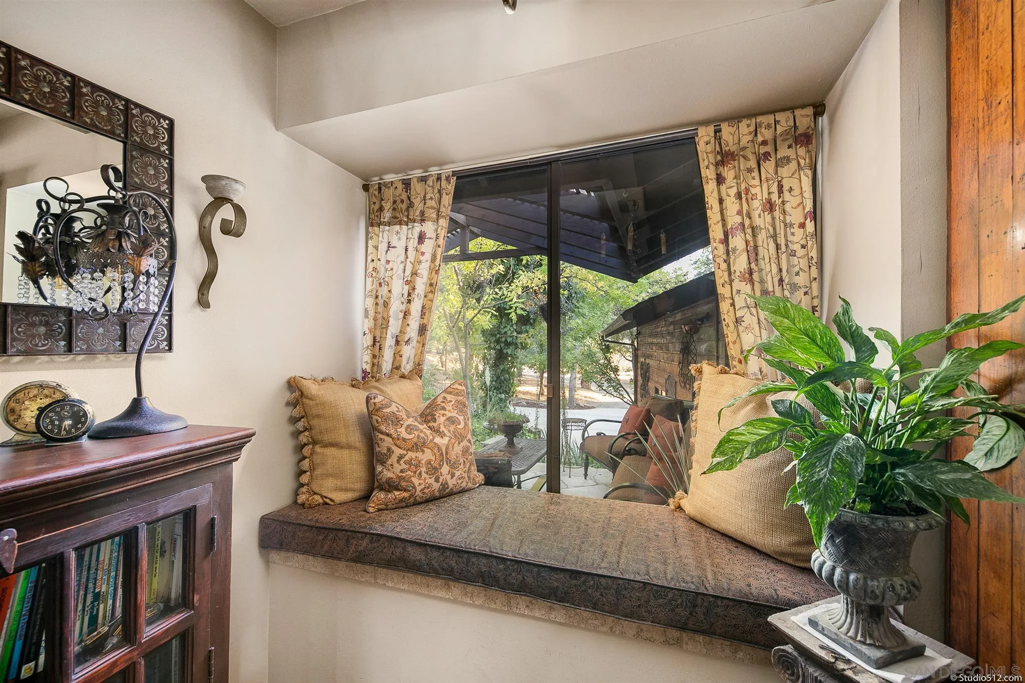 4944 Mountainbrook Road Santa Ysabel, CA 92070 - Photo 11 of 29 a living room with furniture and potted plant