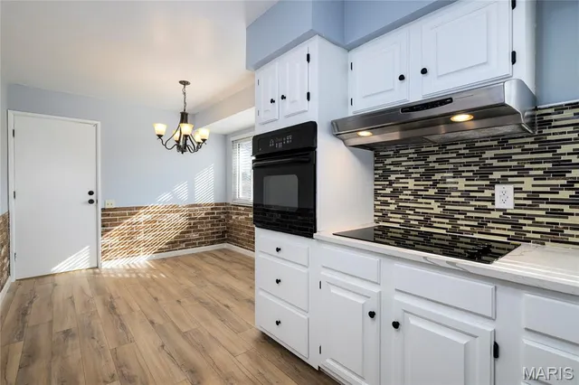 $359,900 | 802 Delhurst Drive, Manchester, MO 63021