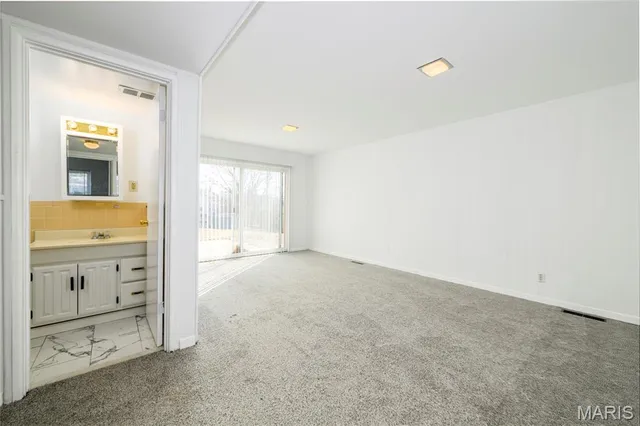 $359,900 | 802 Delhurst Drive, Manchester, MO 63021