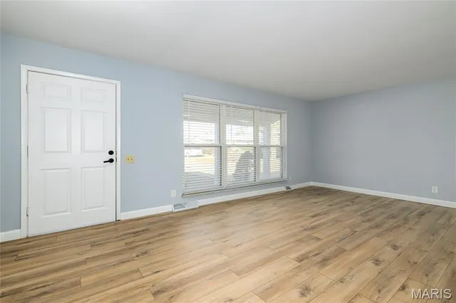 $359,900 | 802 Delhurst Drive, Manchester, MO 63021