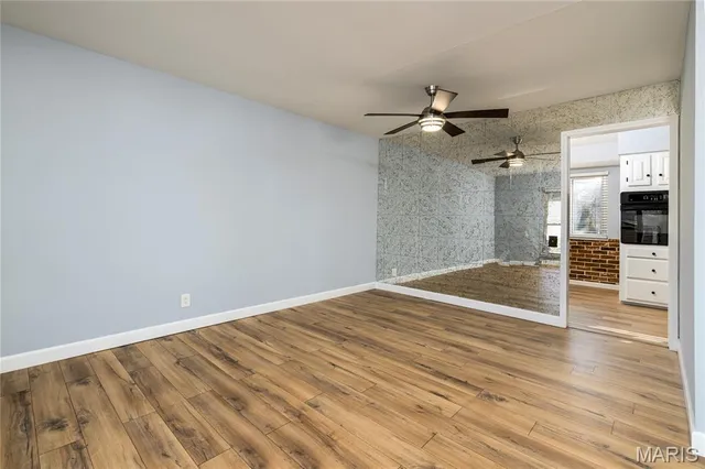 $359,900 | 802 Delhurst Drive, Manchester, MO 63021