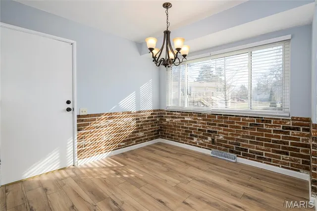 $359,900 | 802 Delhurst Drive, Manchester, MO 63021