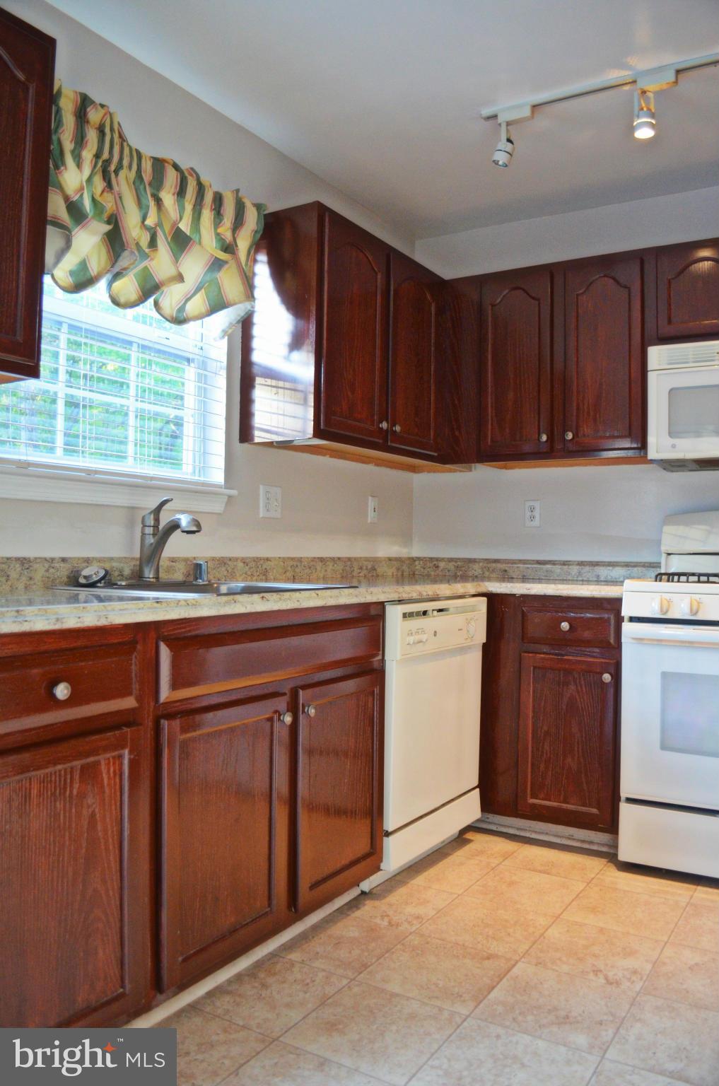 3548 Corn Stream Road Randallstown, MD 21133 - Photo 10 of 25 Kitchen
