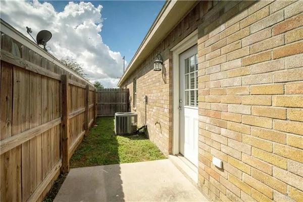 $950 | 412 Teague Avenue, Unit 2, Edinburg, TX 78539