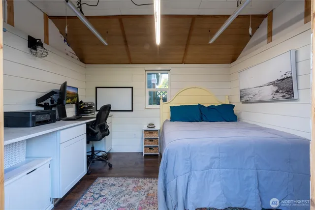 a view of house with outdoor seating