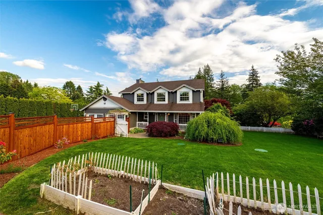 a view of a garden with a tree
