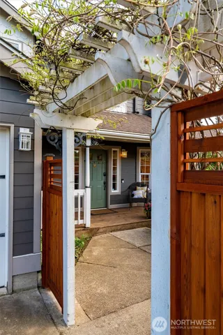 a view of the entrance of the building