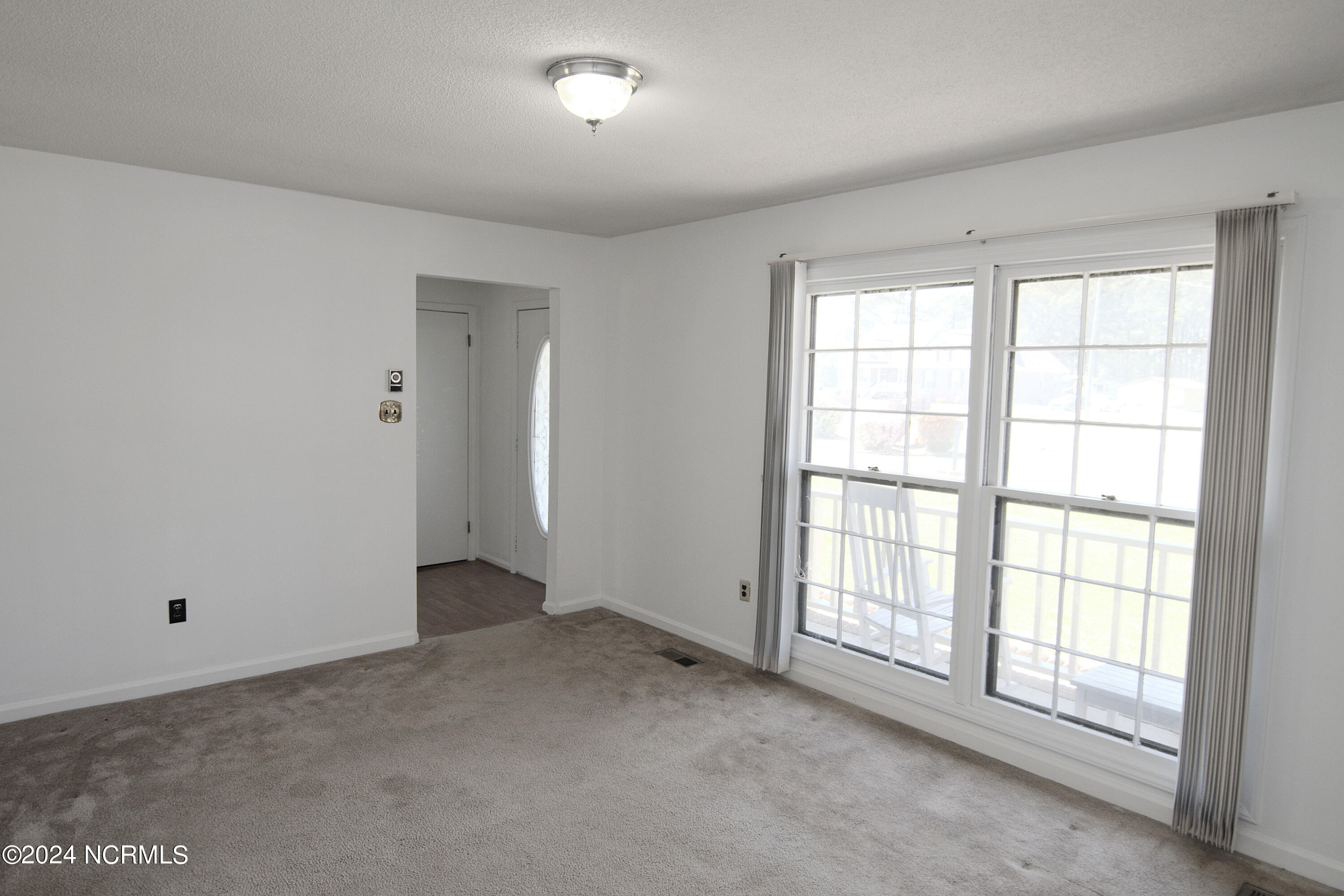 870 Isaac Weeks Road Clinton, NC 28328 - Photo 6 of 14 870 Isaac Weeks Road Living