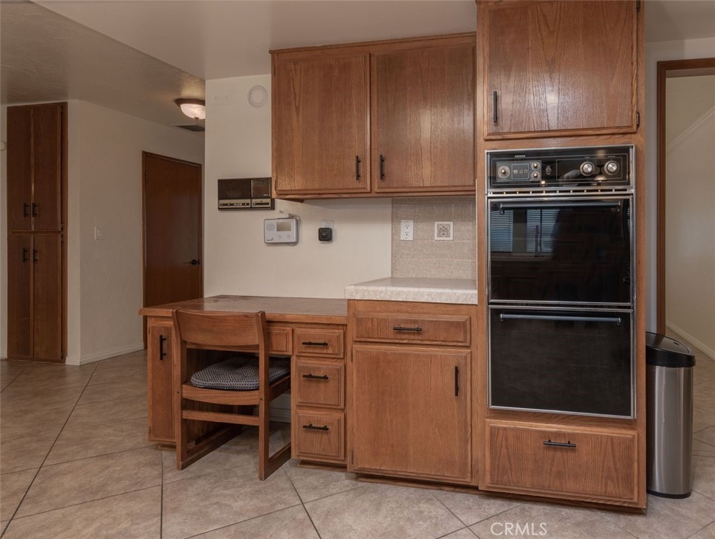 14760 Keota Road Apple Valley, CA 92307 - Photo 16 of 34 a kitchen with appliances and cabinets