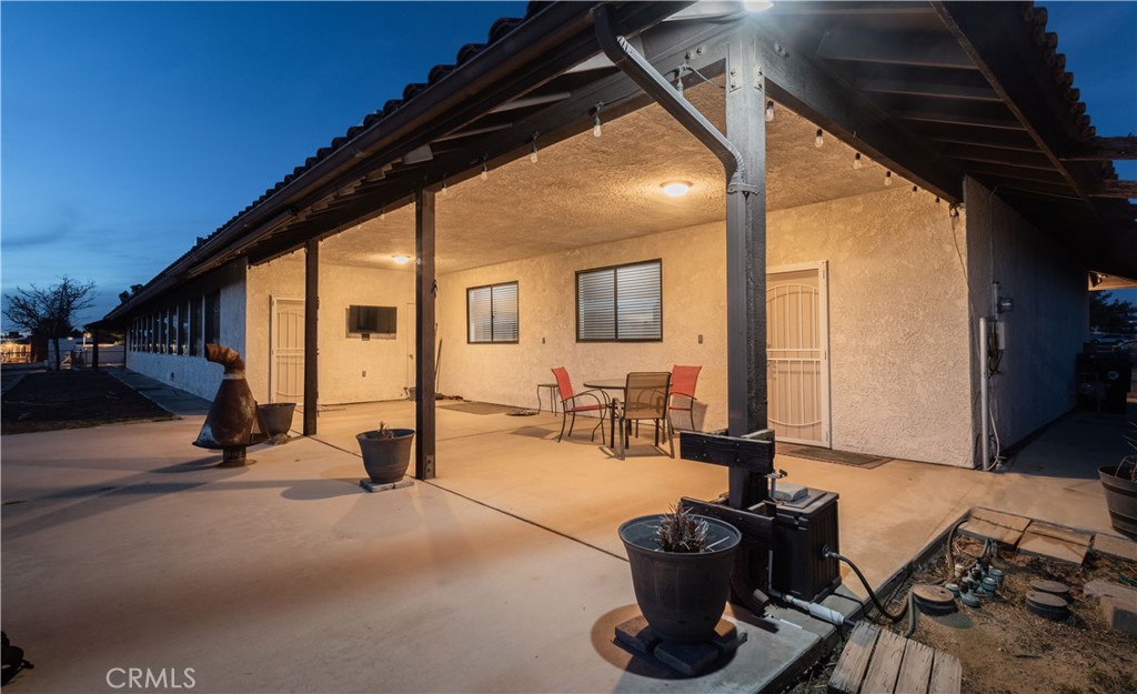 14760 Keota Road Apple Valley, CA 92307 - Photo 25 of 34 a view of a lobby with chair and tables
