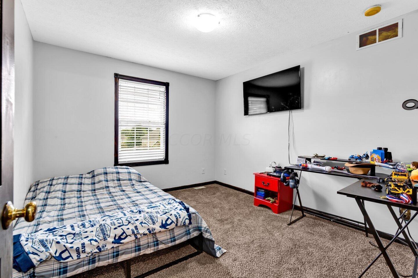 219 Foxcroft Road Mansfield, OH 44904 - Photo 25 of 36 3rd Bedroom