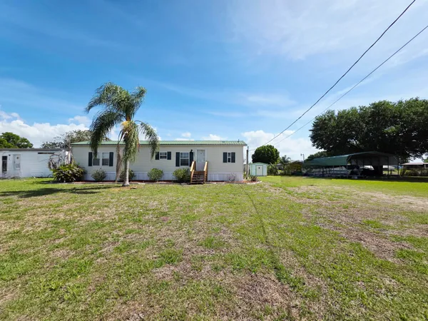 $320,000 | 1501 Lake Drive West, Okeechobee, FL 34974