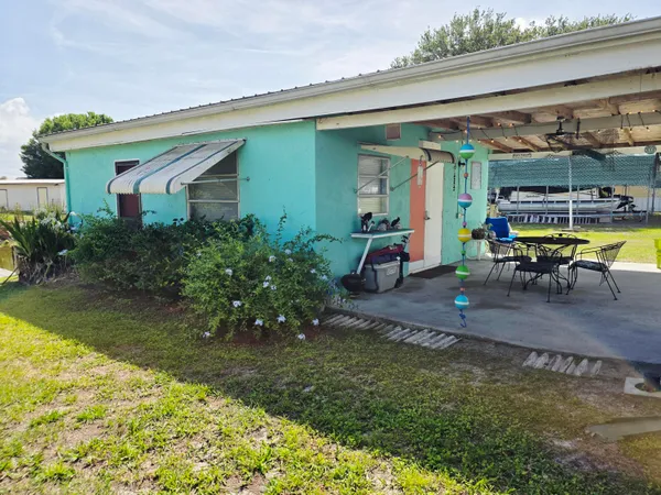 $320,000 | 1501 Lake Drive West, Okeechobee, FL 34974