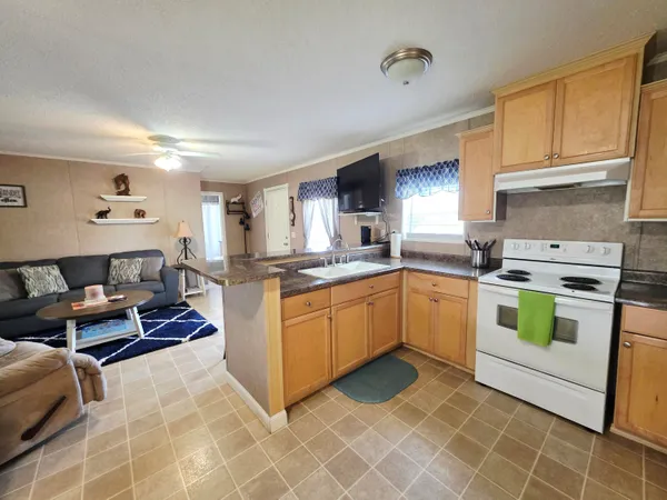 $320,000 | 1501 Lake Drive West, Okeechobee, FL 34974