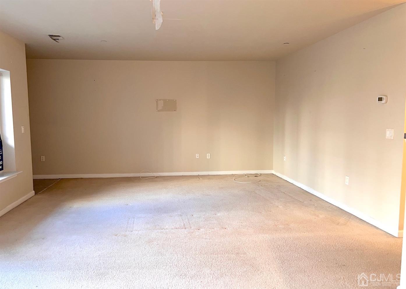 368 Rector Street, Unit 317 Perth Amboy, NJ 08861 - Photo 2 of 25 Living room: Spacious area with w/w carpeting. Neutral decor.