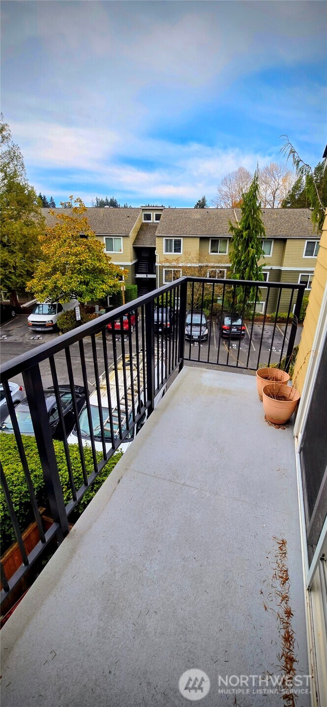 820 Cady Road, Unit H304 Everett, WA 98203 - Photo 20 of 28 a view of a balcony with chairs