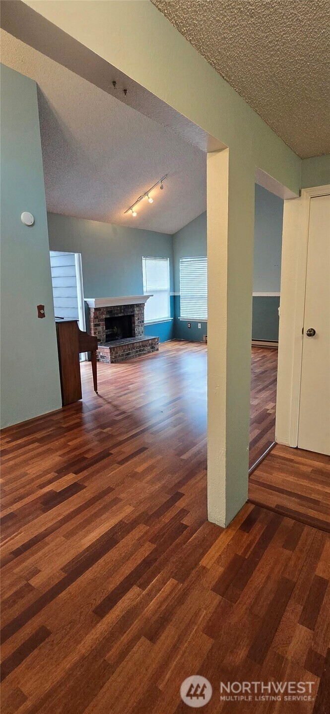 820 Cady Road, Unit H304 Everett, WA 98203 - Photo 9 of 28 a view of a room with wooden floor