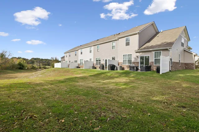 a view of a house with backyard