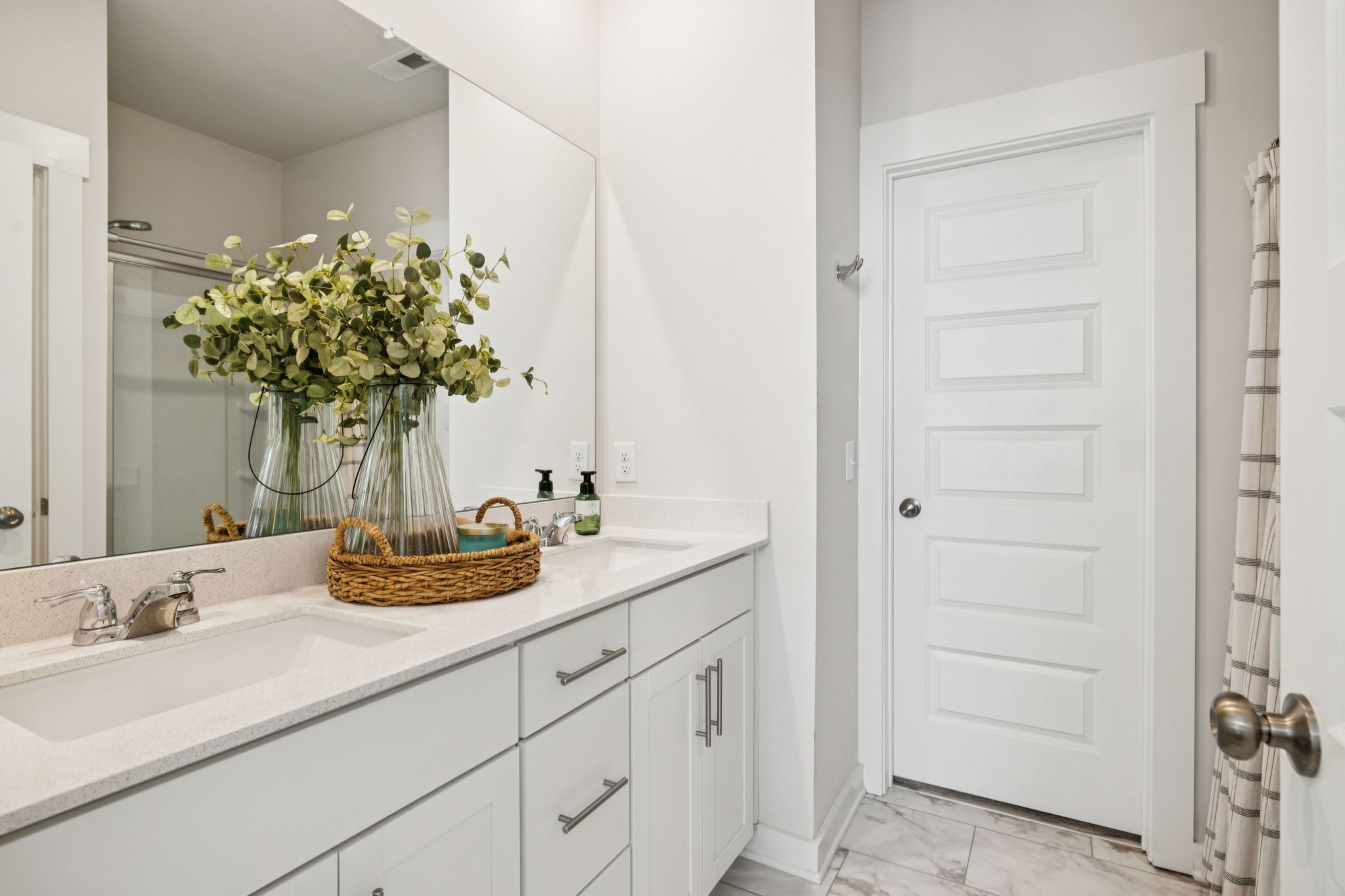 647 Birdie Drive Spring Hill, TN 37174 - Photo 7 of 15 a bathroom with a sink a vanity and a mirror