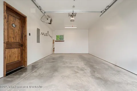 $670,000 | 8537 South 1000 West, Victor, ID 83455