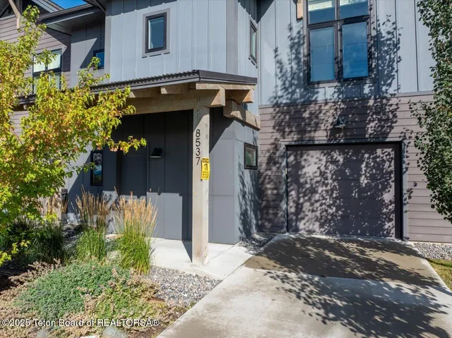 $670,000 | 8537 South 1000 West, Victor, ID 83455