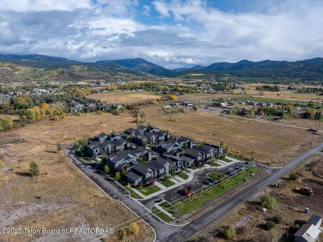 $670,000 | 8537 South 1000 West, Victor, ID 83455