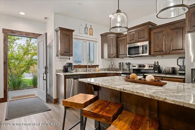 $670,000 | 8537 South 1000 West, Victor, ID 83455