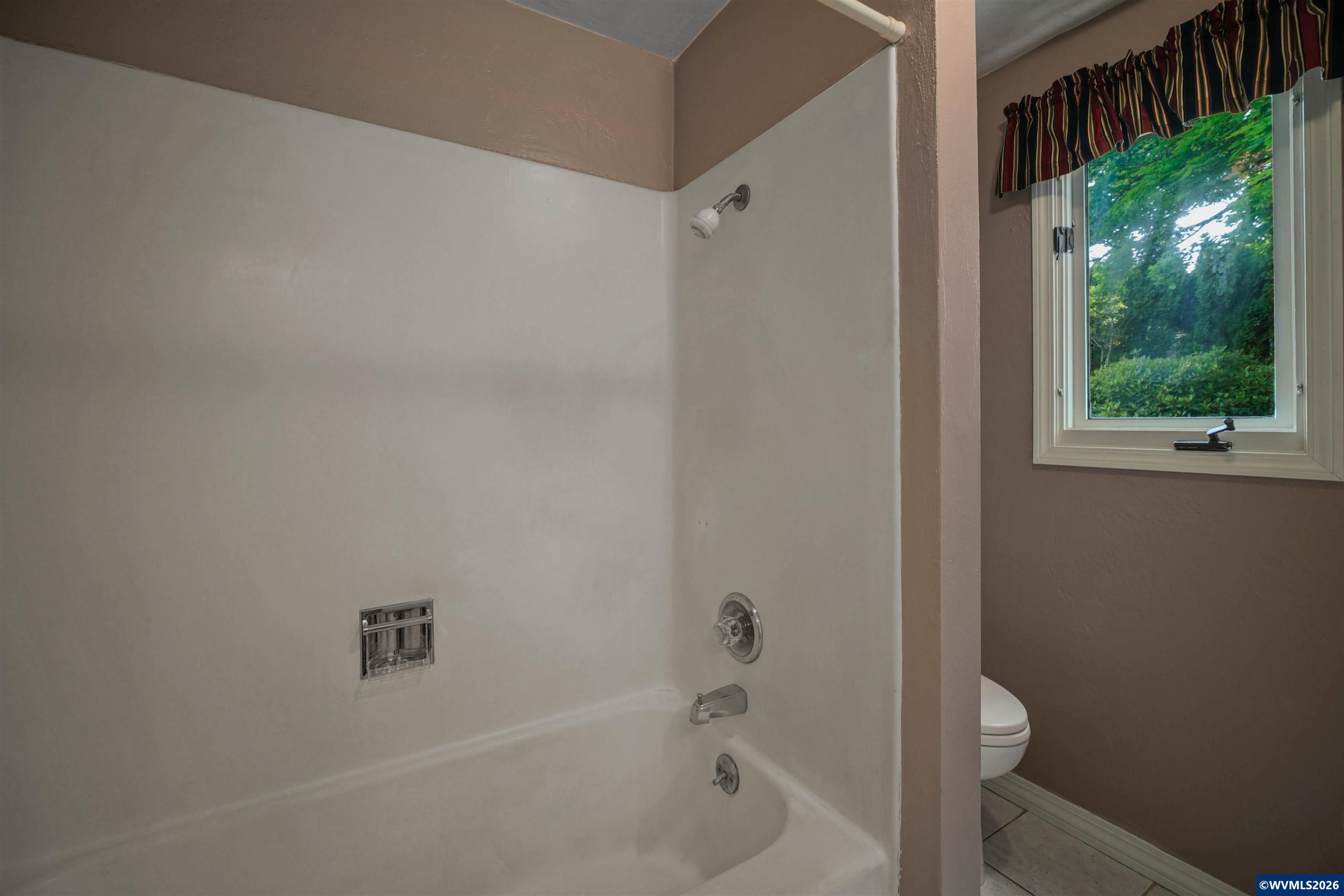220 Northwest Downy Drive Sublimity, OR 97385 - Photo 27 of 47 a bathroom with a bathtub