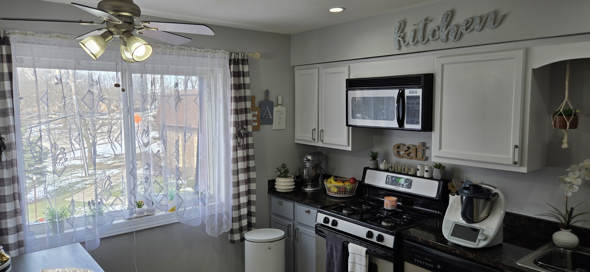 10467 Dearlove Road, Unit 6 Glenview, IL 60025 - Photo 14 of 19