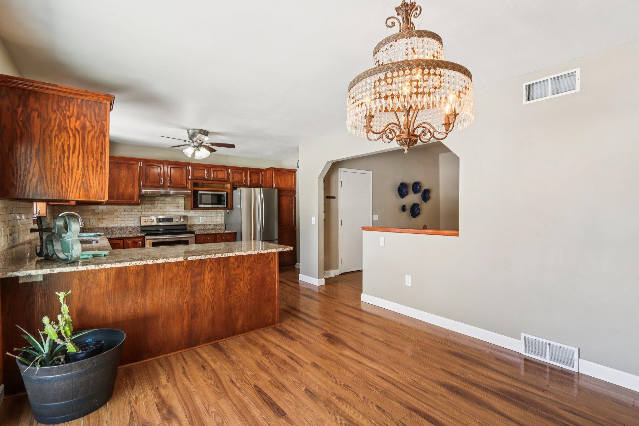 1008 Eric Lane Waunakee, WI 53597 - Photo 12 of 39