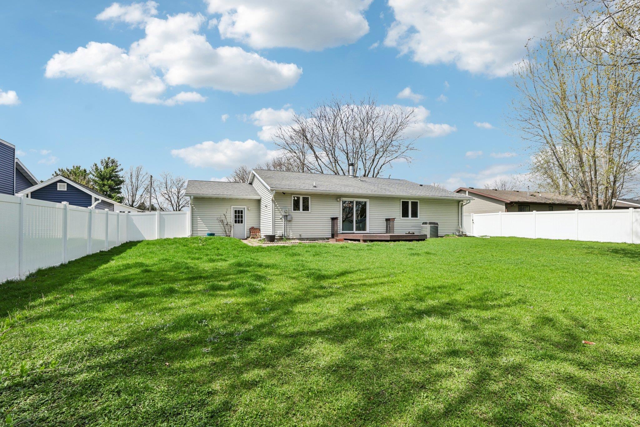 1008 Eric Lane Waunakee, WI 53597 - Photo 2 of 35